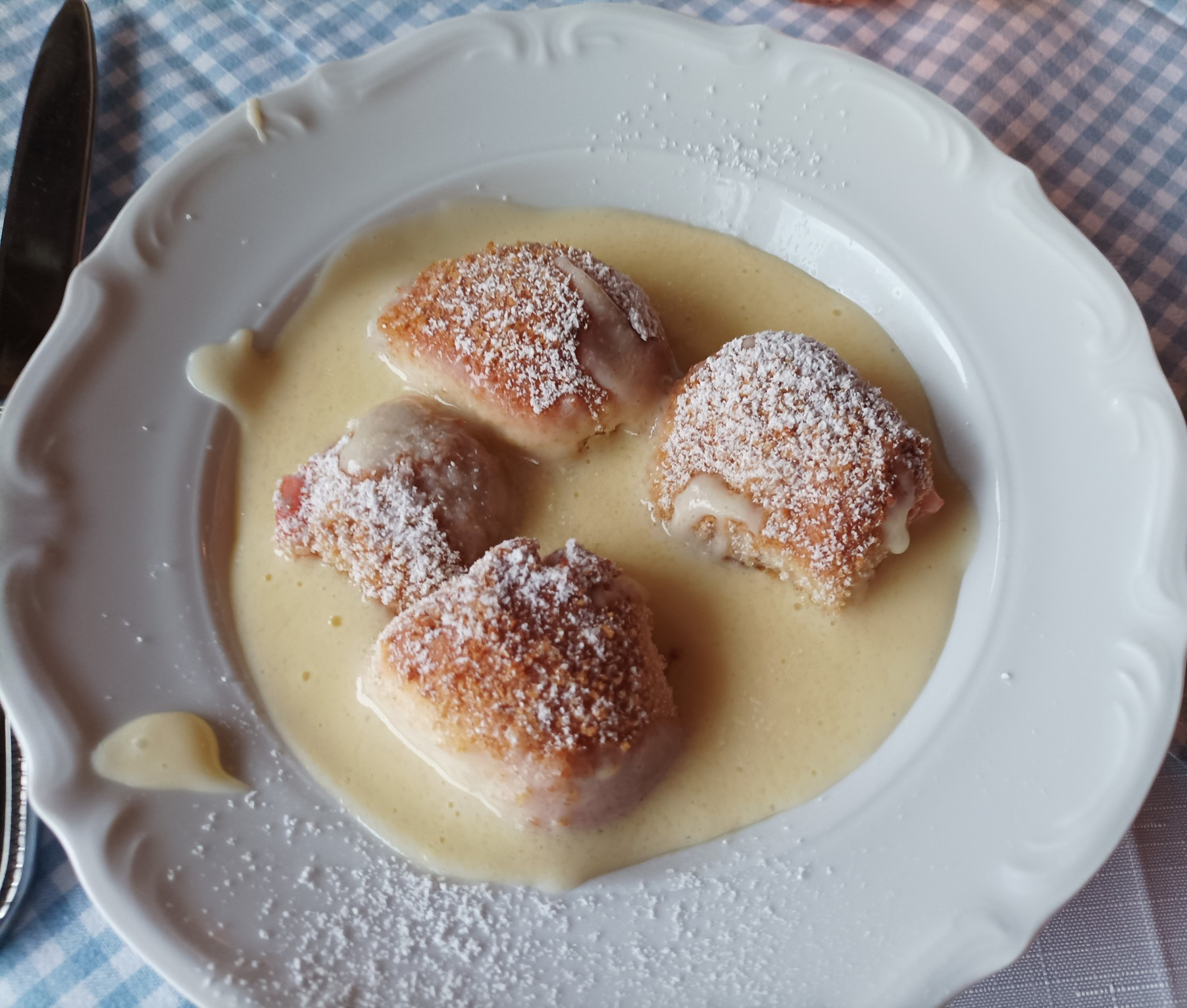 Dukatenbuchteln in Vanillesoße